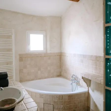 Charming In The Heart Of Isle-sur-la-sorgue *